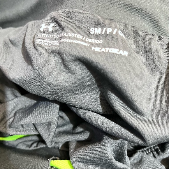 Under Armour short size Small : Box H: - Picture 7 of 9